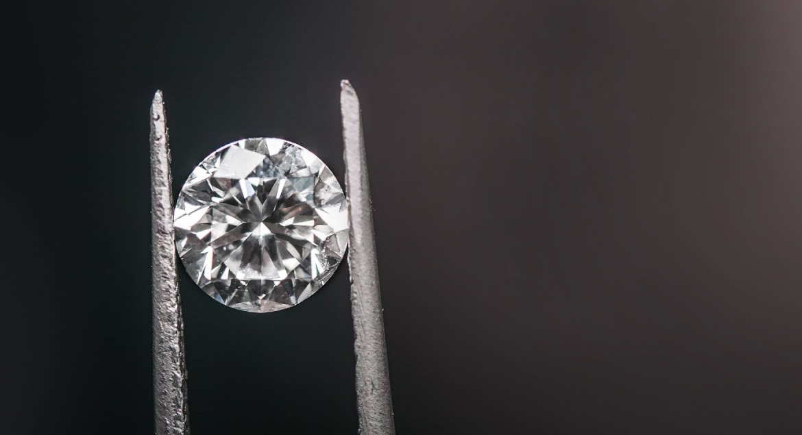 How to Identify a Diamond is Real or Fake?